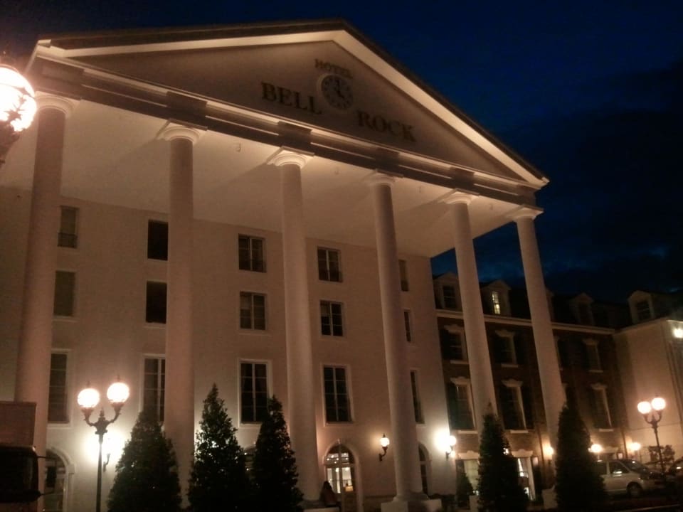 Hauptgebäude und Eingang Hotel Bell Rock Europa-Park