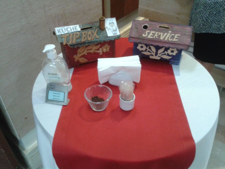 Die Tipp-BOX am Ausgang Adalya Ocean Deluxe