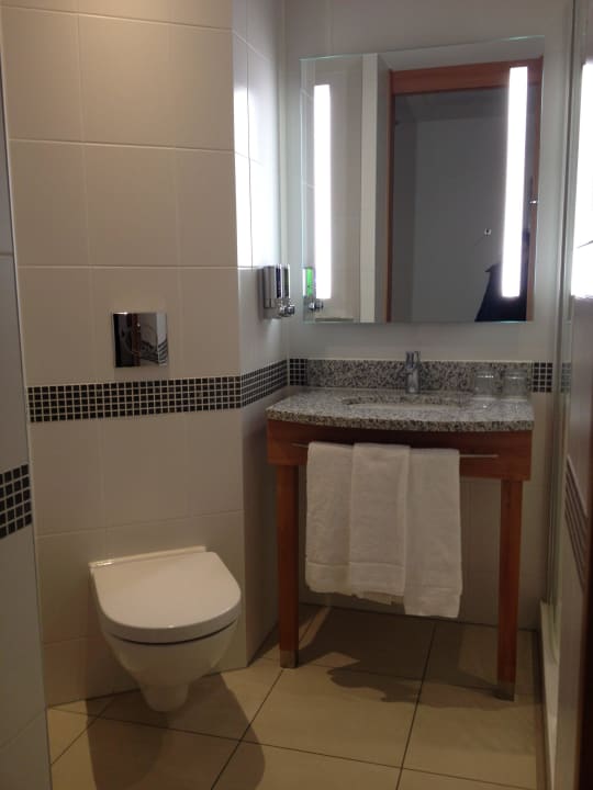 Großes Bad Hampton by Hilton Amsterdam / Arena Boulevard