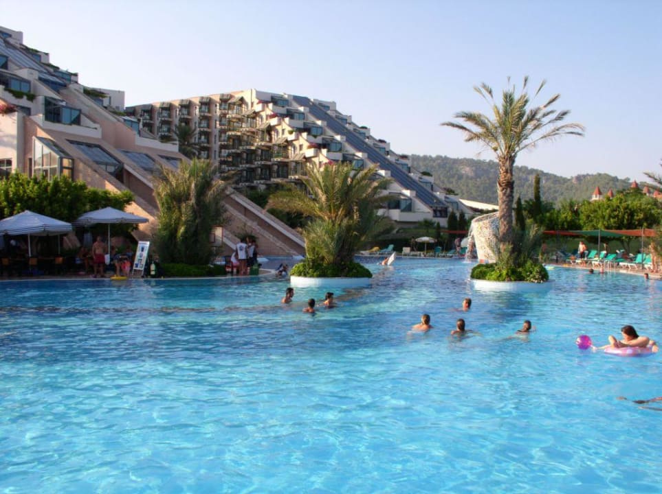 Kleiner Relaxpool mit Durchgang zum Hallenbad Limak Limra Hotel & Resort