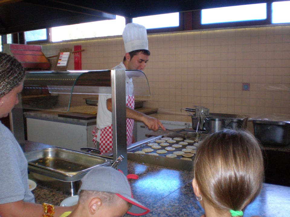 Täglich wechselnde Auswahl an Speisen  Saphir Hotel & Villas