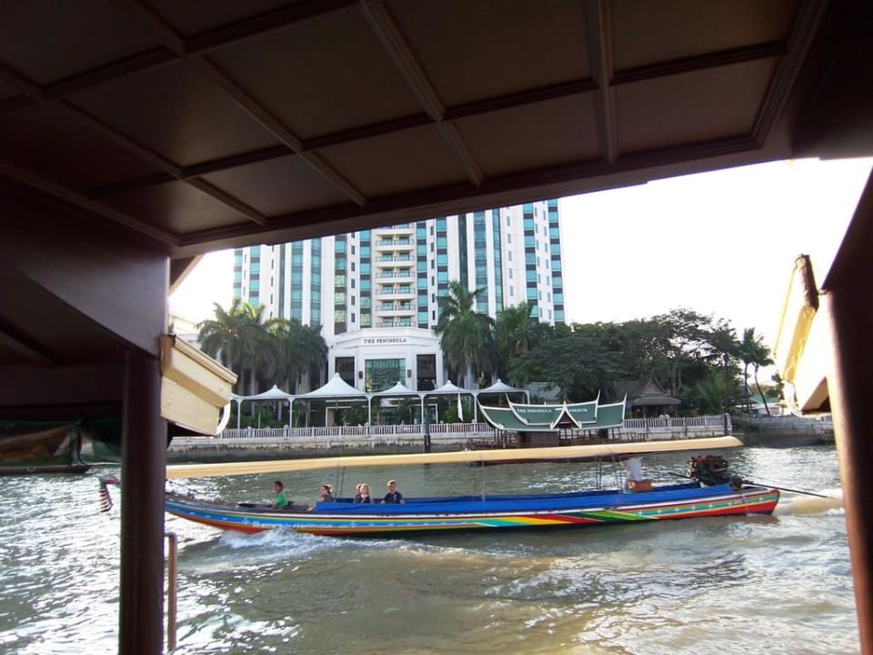 Blick auf die Peninsula Pier Hotel The Peninsula Bangkok