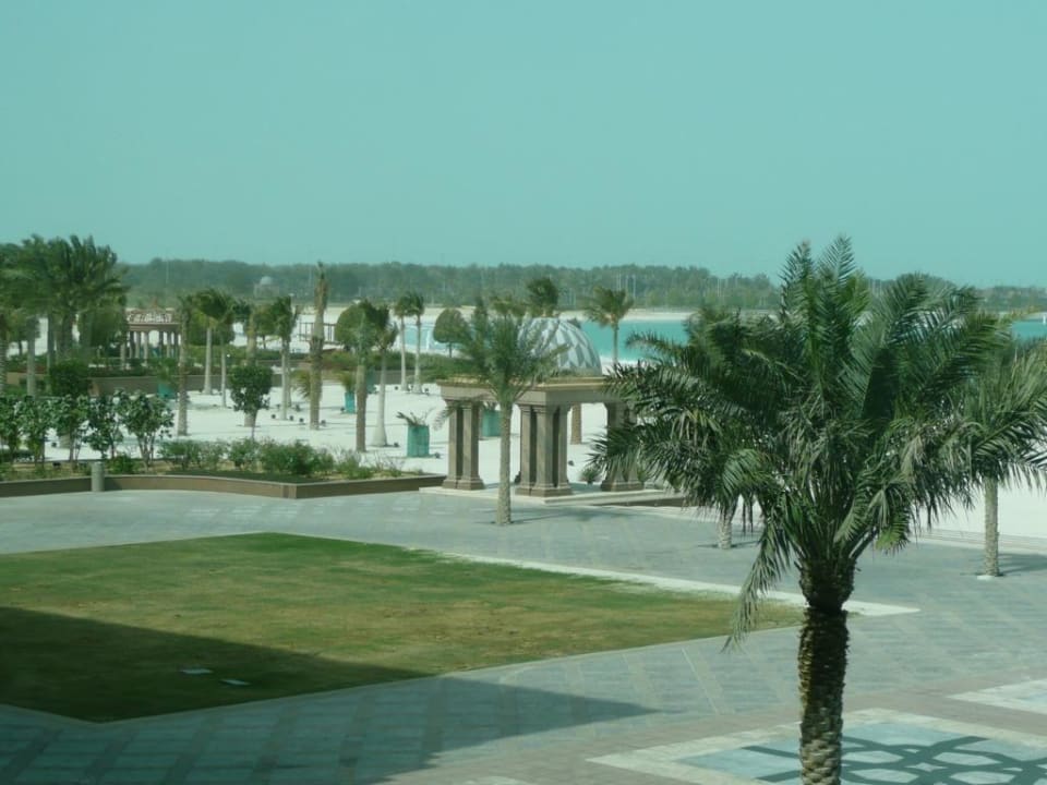 Zum Strand Emirates Palace Mandarin Oriental