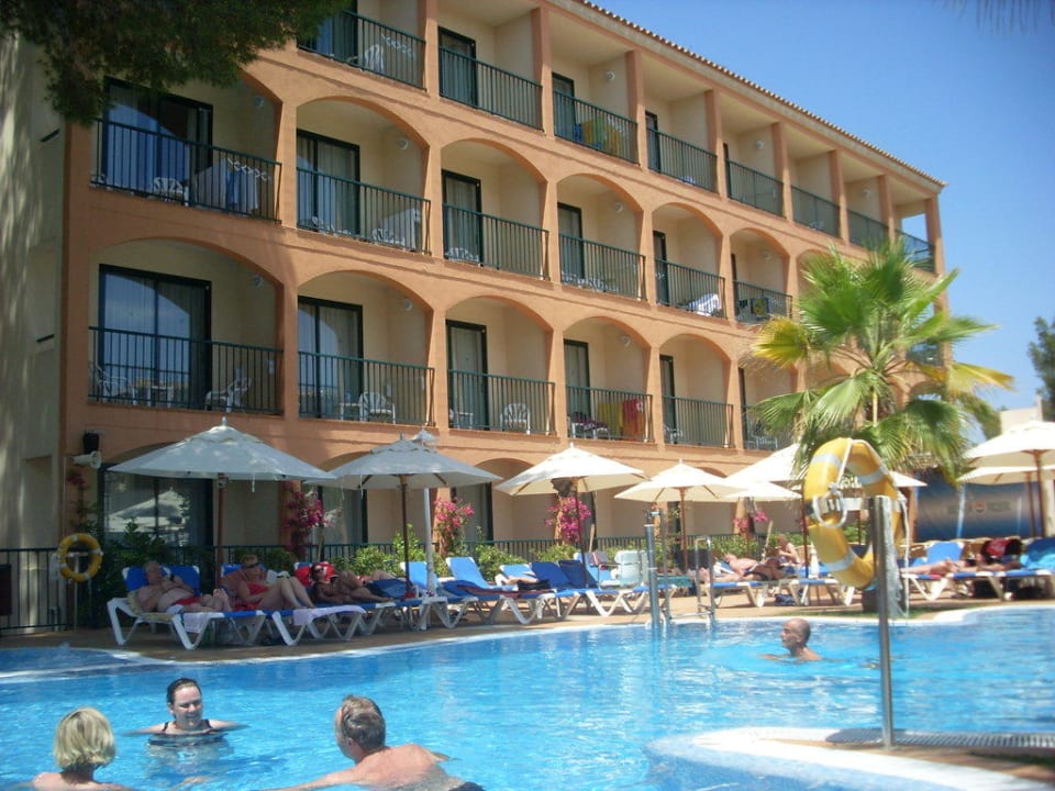 Hotelansicht vom Pool aus Valentin Somni Hotel & Suites