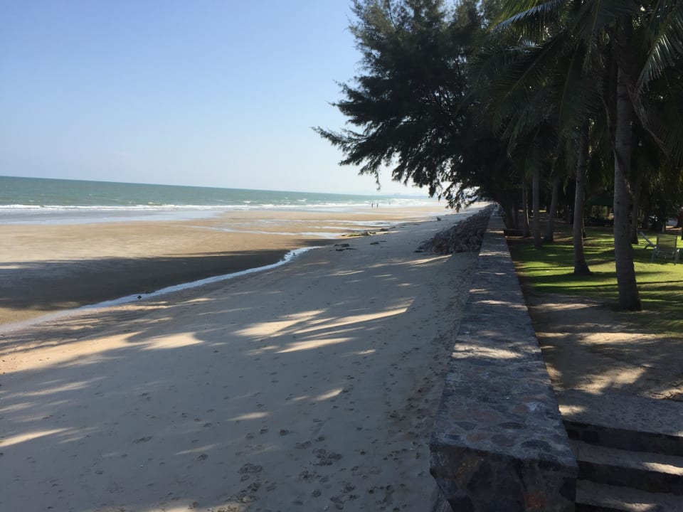 Strand Hotel Grand Pacific Sovereign Resort & Spa