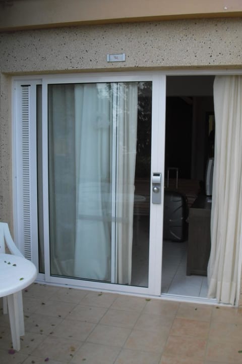 Eingangs- und Terrassentür  SBH Hotel Taro Beach