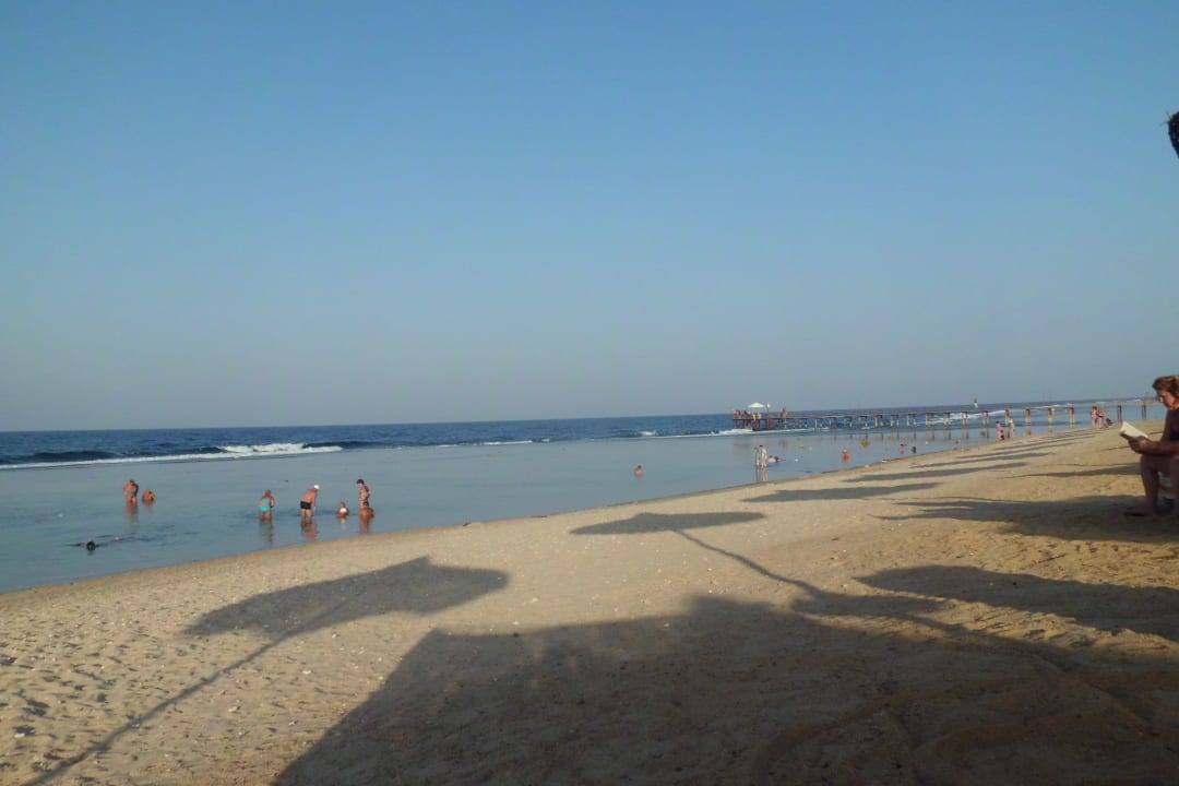 Strand am Tag Three Corners Sea Beach Resort