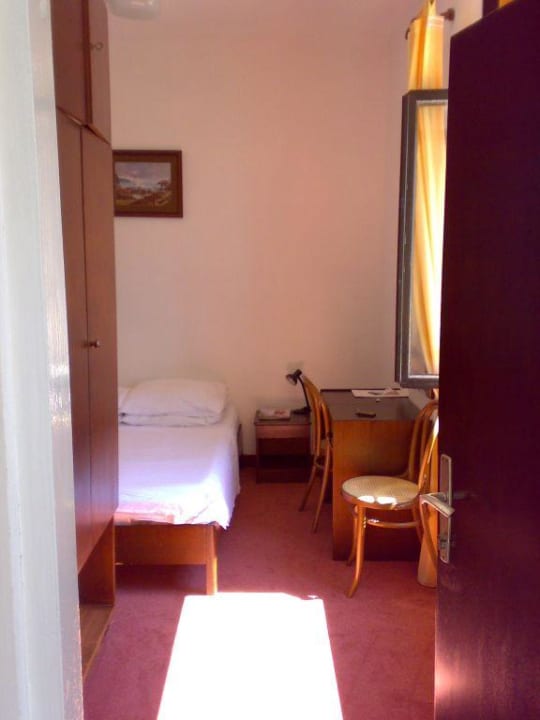 Blick von der Tür ins Zimmer Maistra Select Mlini Hotel