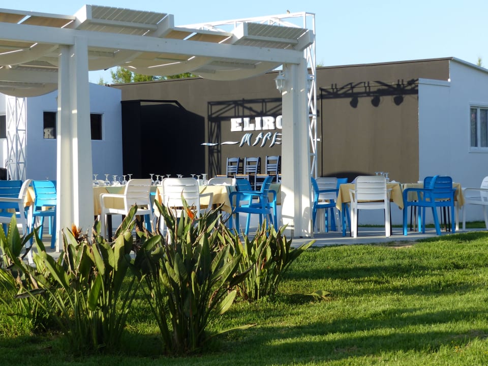 Bühne an der Beachbar Eliros Mare