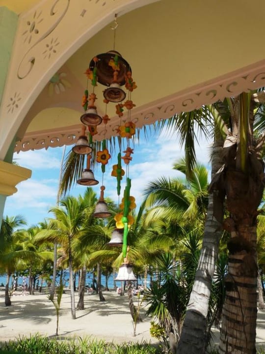 Blick von Außenbereich Bar zu Strand Playabachata Hotel