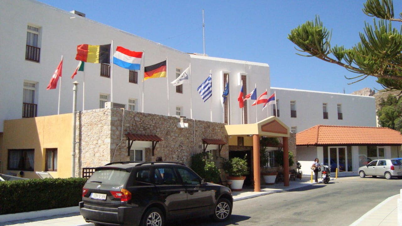 Hoteleingang Dimitra Beach Hotel & Suites