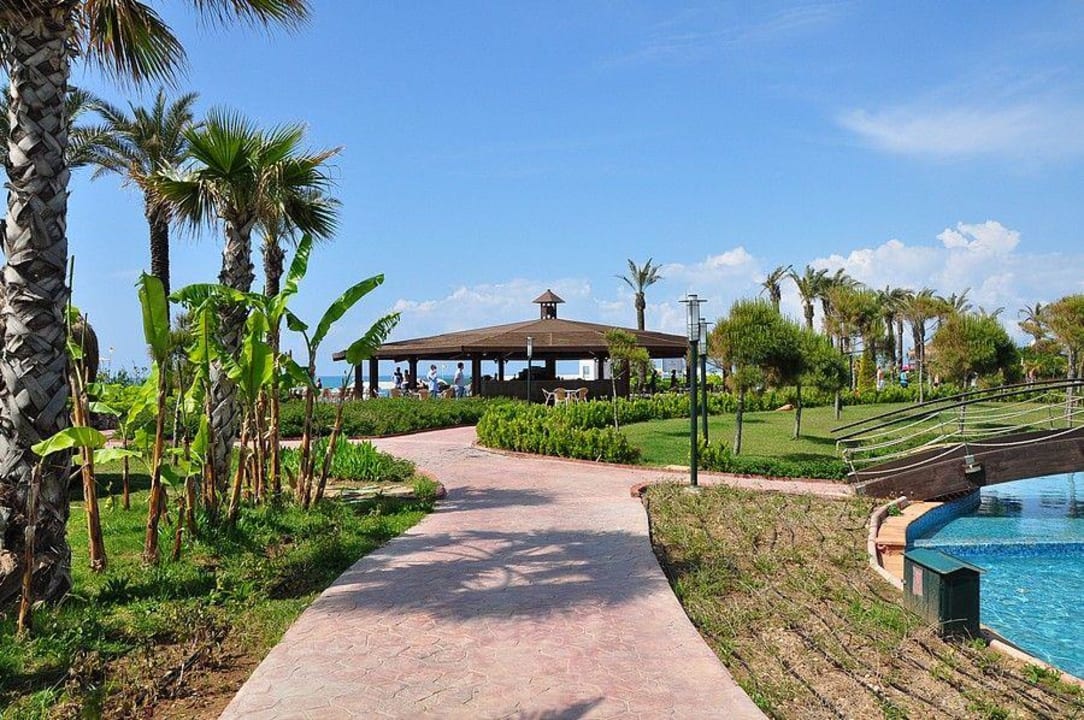 Ogród Hotel Miracle Resort