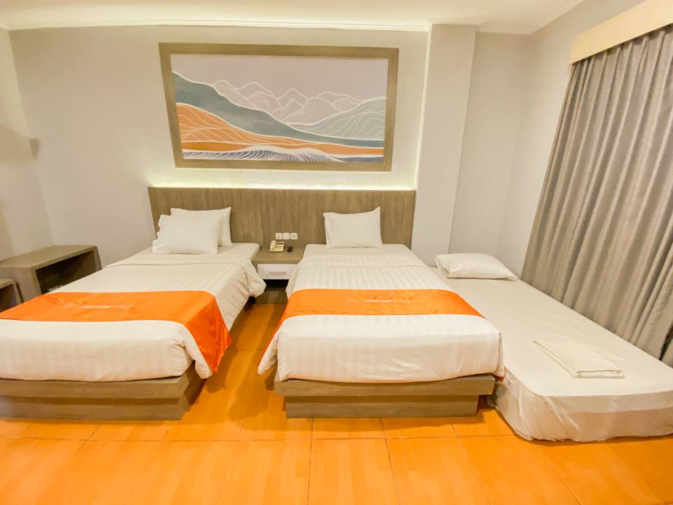 Zimmer Front One HK Resort Simpanglima Semarang