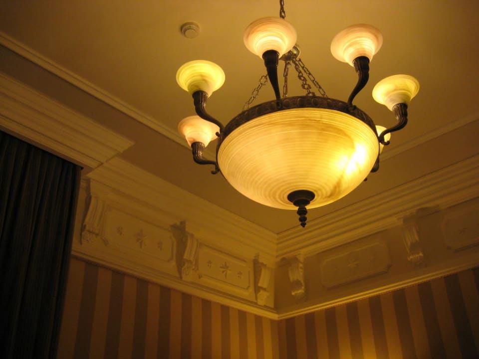 Lampe im Zimmer Anantara Palazzo Naiadi Rome Hotel
