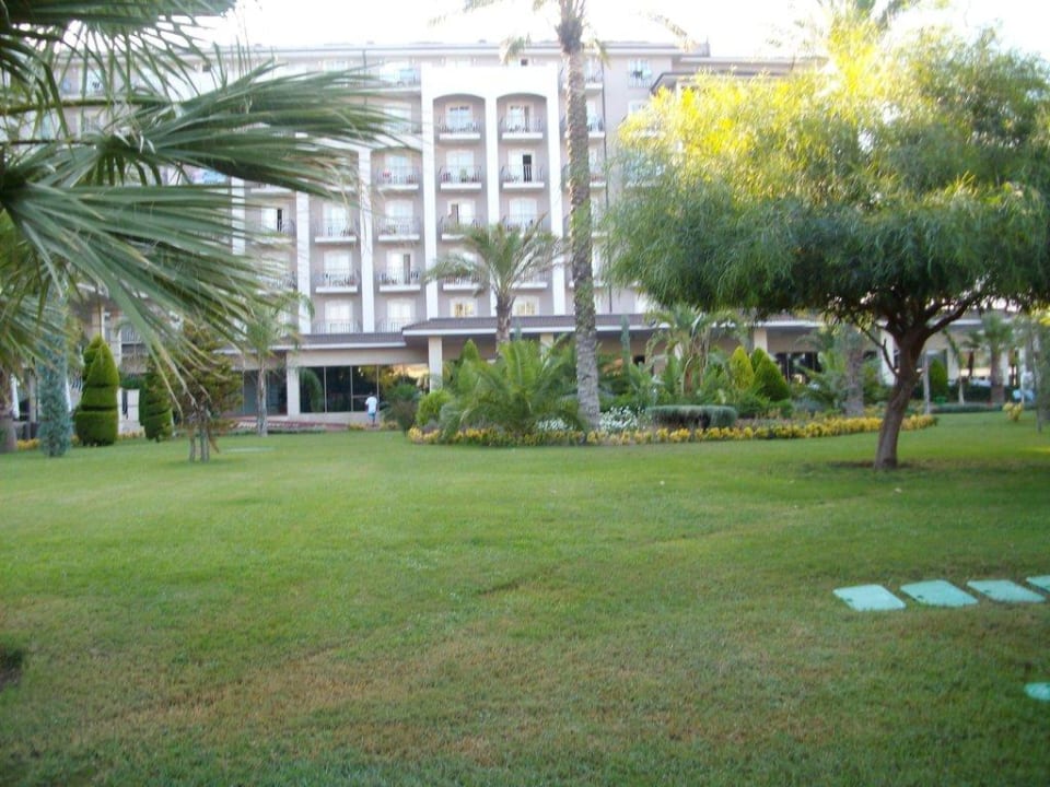 Innenhof am Pool und am Restaurant Sunis Elita Beach Resort & Spa