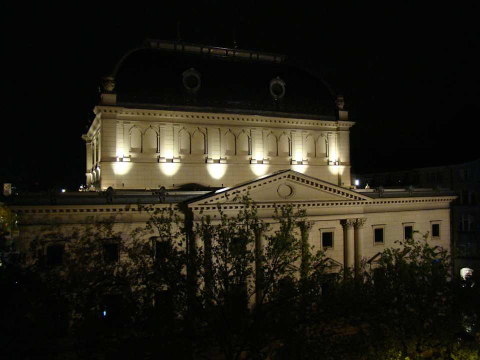 Blick vom Zimmer auf die Oper Small Luxury Hotel Ambassador Zurich