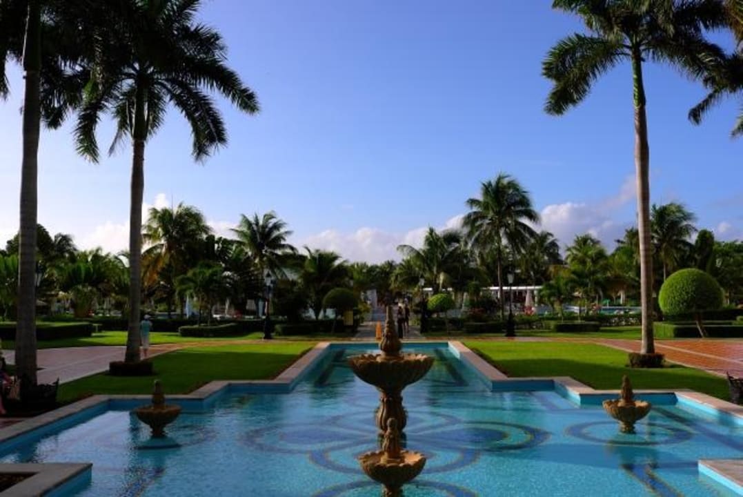 Blick zurm Pool und Strand Hotel Riu Palace Mexico