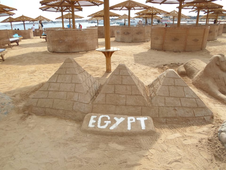 Pyramiden am Strand Grand Waterworld Makadi & Family Star Makadi