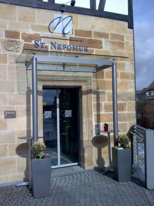 Hoteleingang Hotel Nepomuk