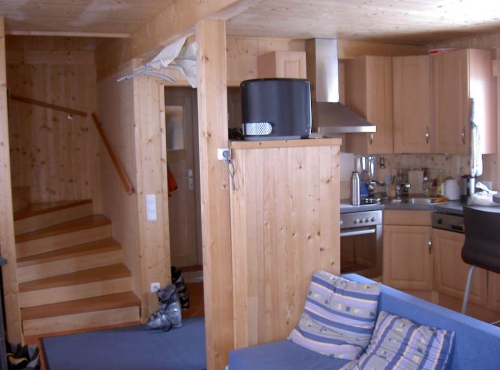 Blick vom Wohnraum Richtung Treppe Alpendorf Dachstein West by ALPS RESORTS