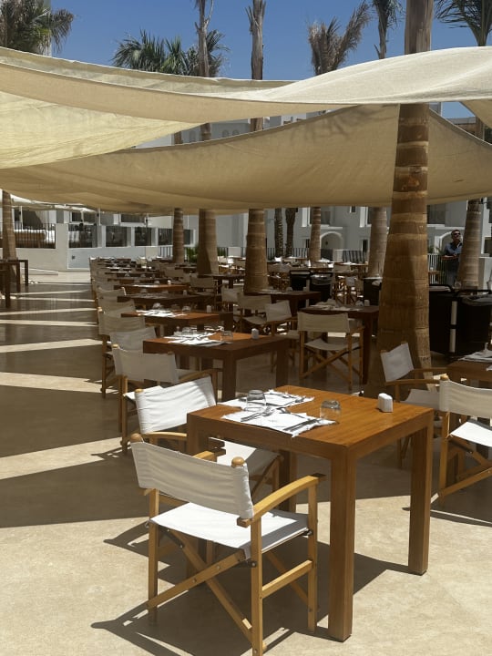 Gastro Serry Beach Resort