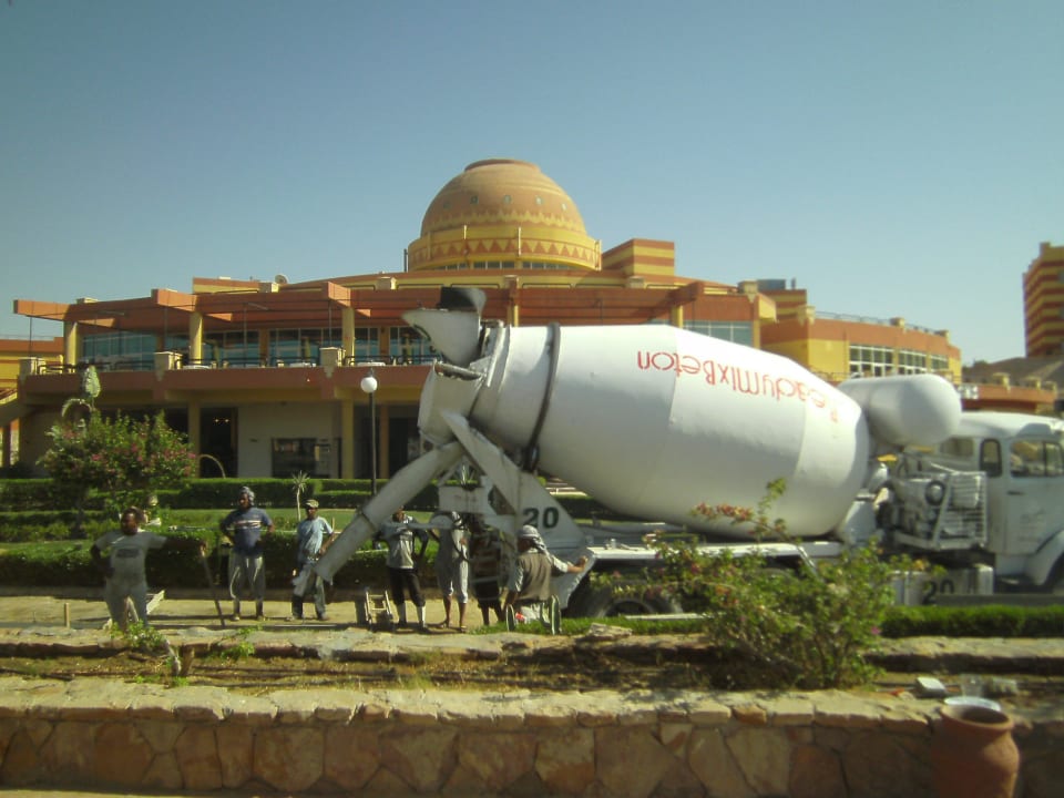 Neue Wege werden gemacht Malikia Resort Abu Dabbab