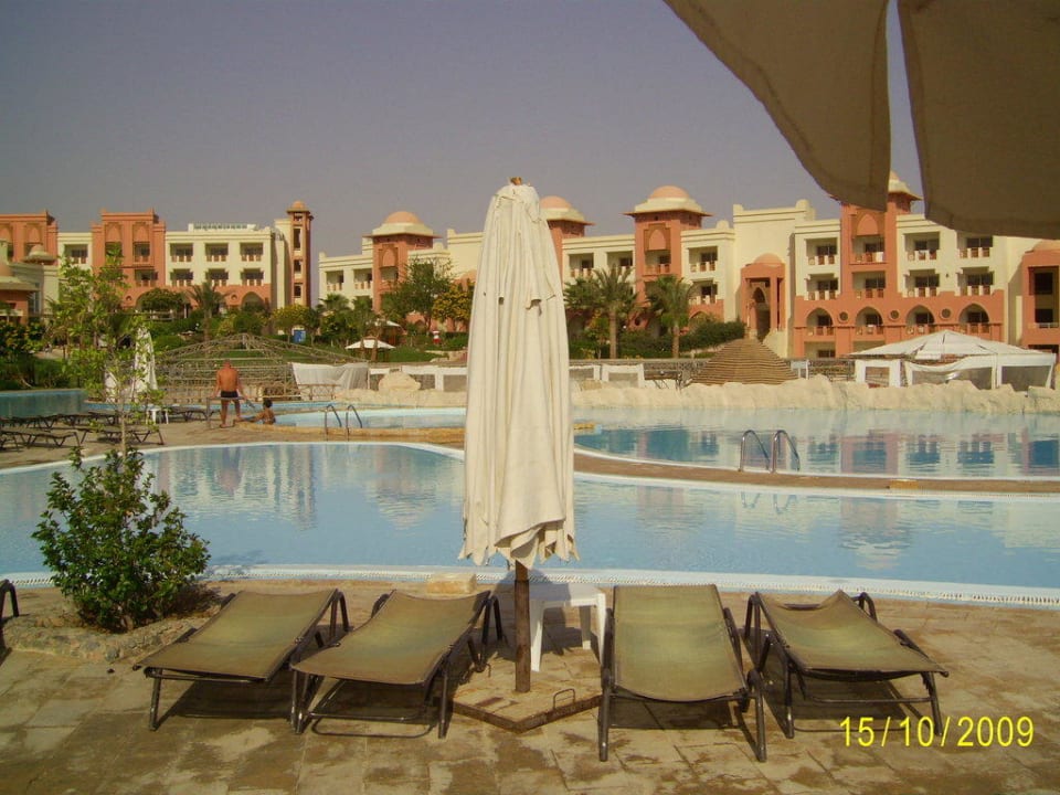 Eiskalter Badespaß ,Liegen defekt Serenity Alpha Beach