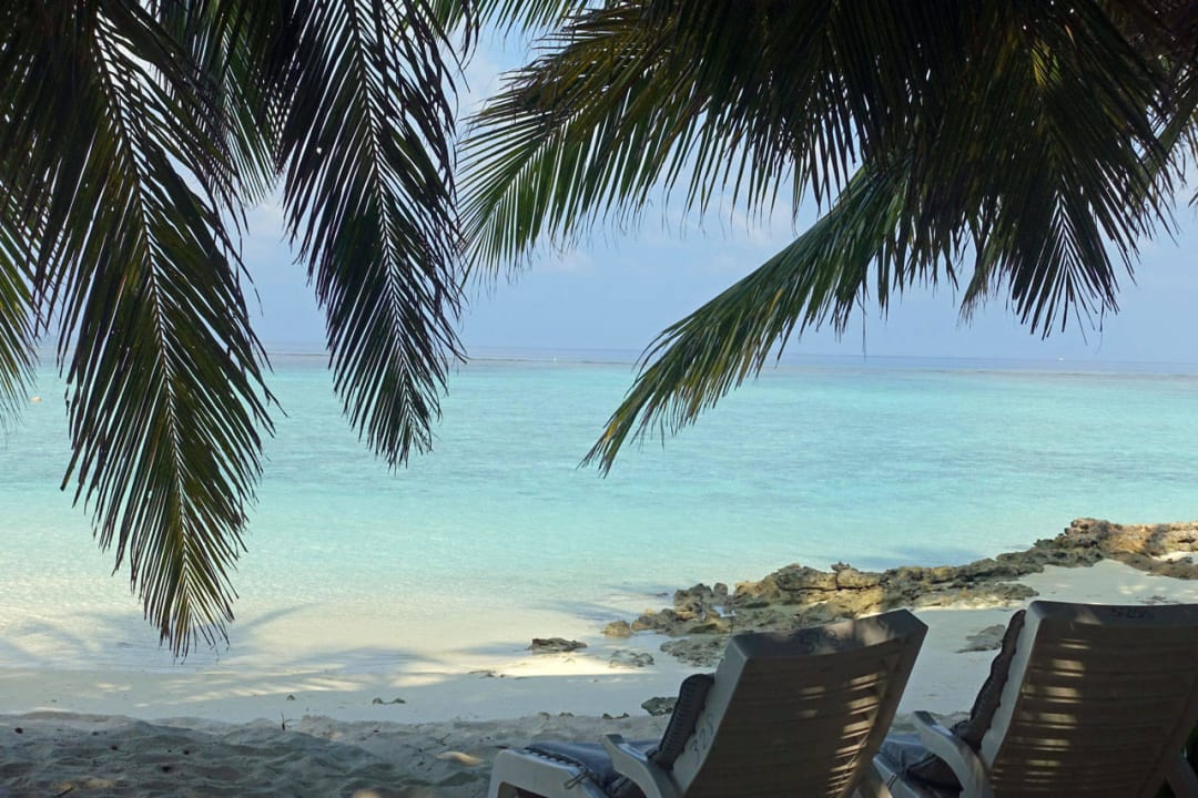 Blick von der Westseite bis zum Außenriff Summer Island Maldives