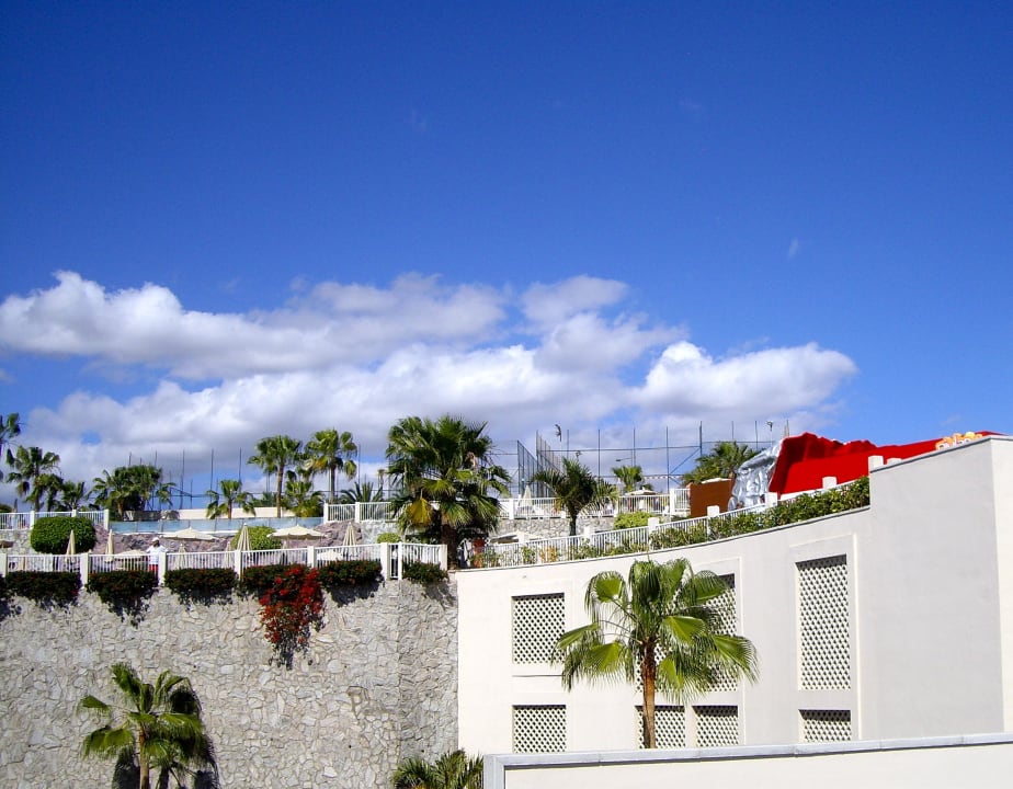Blick auf das Dach, auf dem sich der Pool befindet Hotel Riu Vistamar