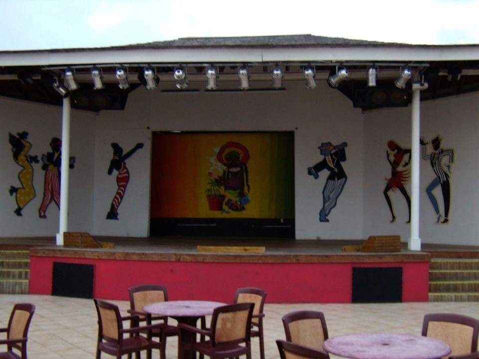 Show Bühne Grand Decameron Montego Beach