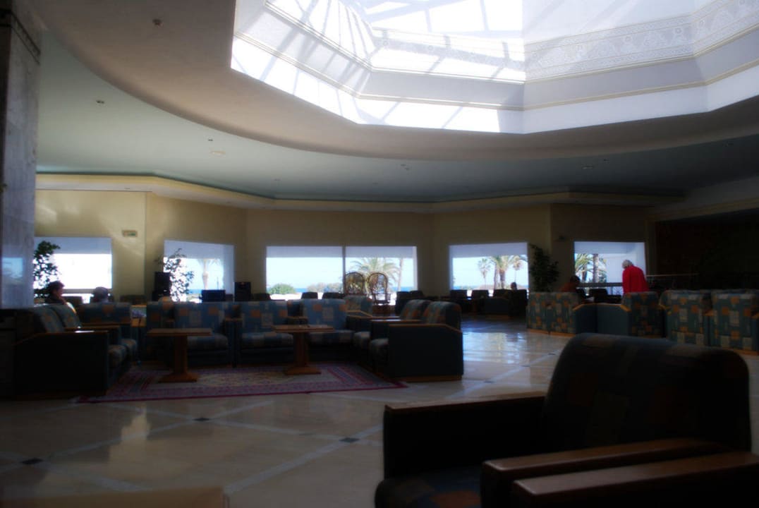 Eingangsbereich mit vielen Sitzgelegenheiten  El Mouradi Club Kantaoui