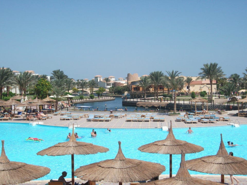 Hauptpool bei der Rezeption Pickalbatros Dana Beach Resort - Hurghada