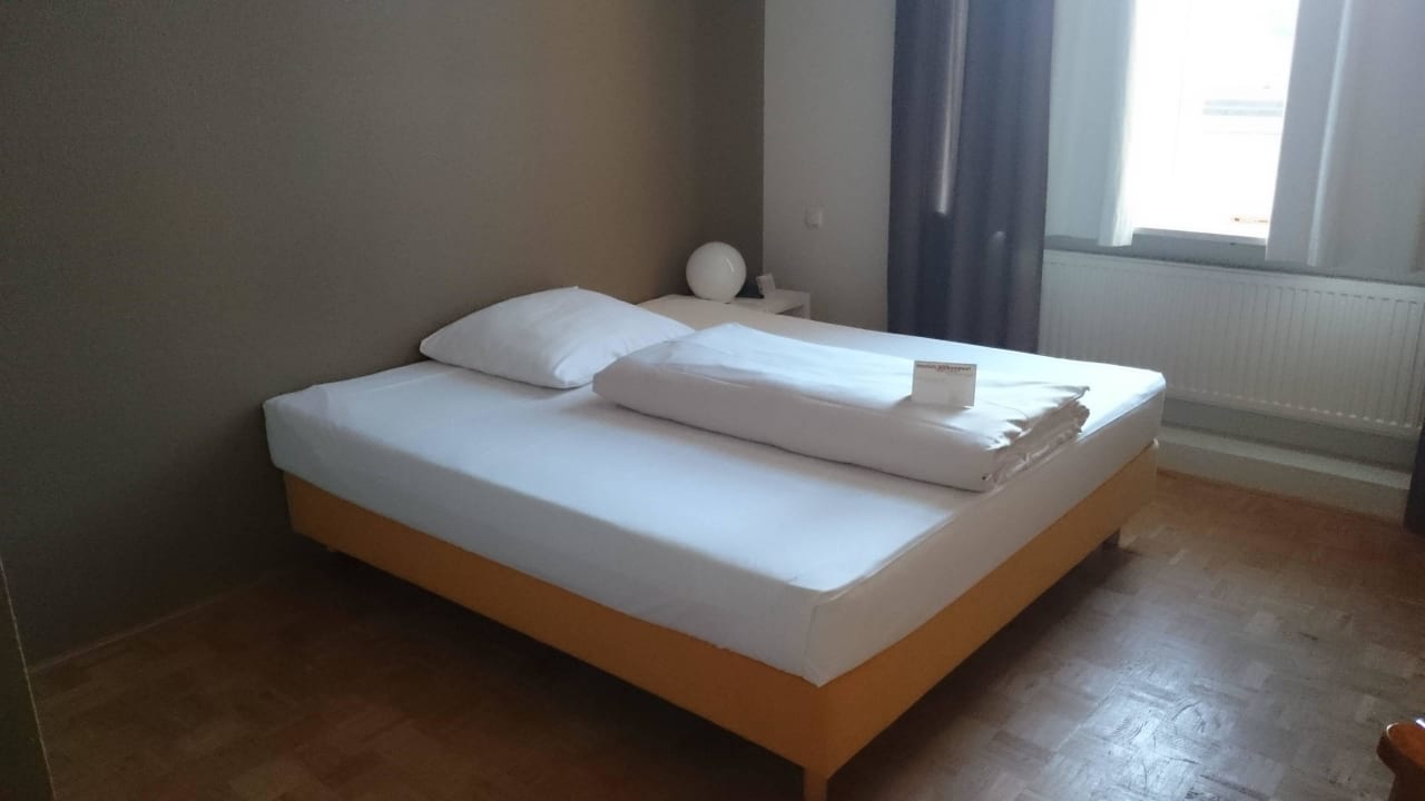 Bett Gästeresidenz PelikanViertel