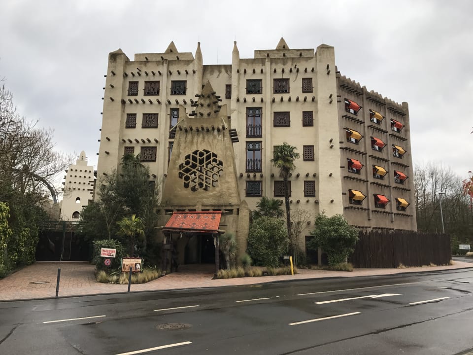 Außenansicht Hotel Matamba - Phantasialand Erlebnishotel