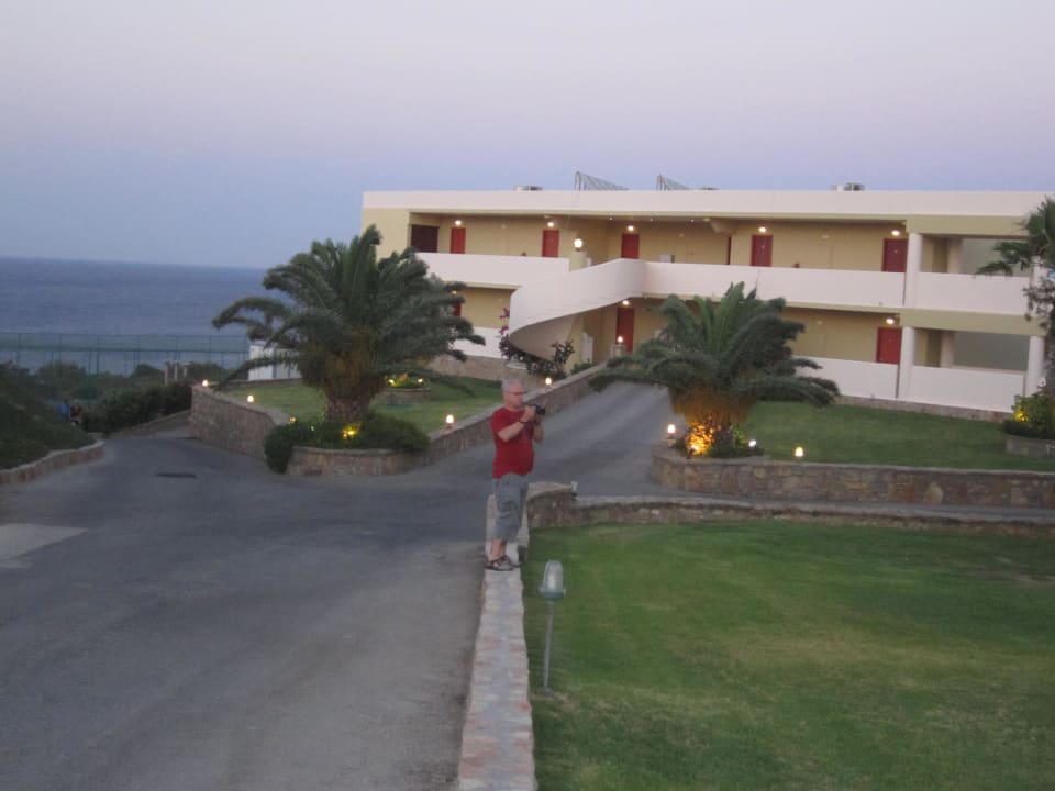 Weg zum Tennisplatz Hotel Kalithea Mare Palace