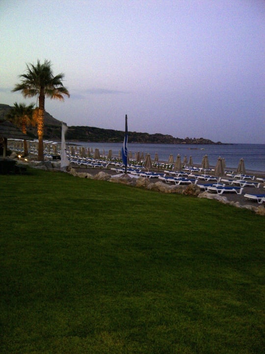 Zu Fuss wie auf einem dicken Teppich... Rodos Palladium Leisure & Wellness