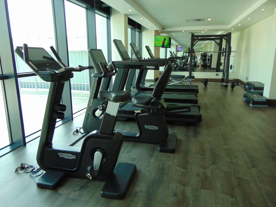 Sport & Freizeit Legend Hotel Lagos Airport, Curio Collection By Hilton