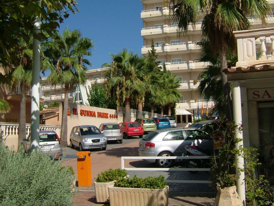 Vor dem Sunna Park Hotel Mar Hotels Paguera & Spa
