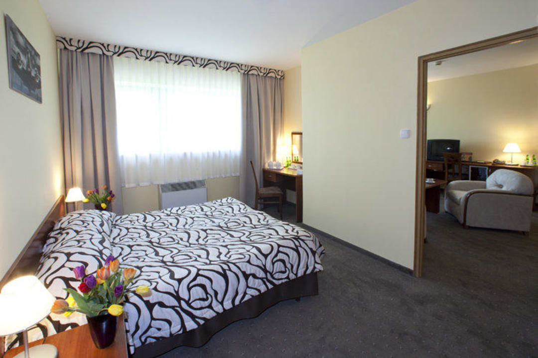 Deluxe Sangate Hotel Airport