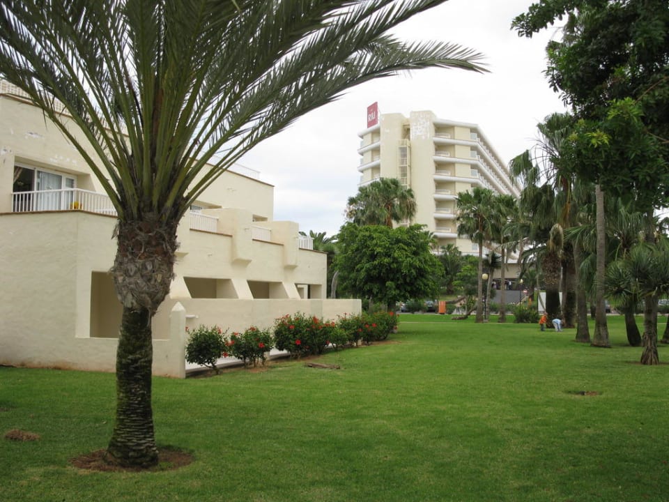 Blick vom Village zum Hotel Hotel Riu Oliva Beach Resort