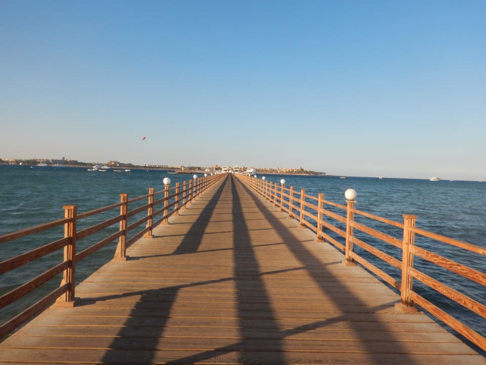 Steg zum Hausriff Cleopatra Luxury Resort Makadi Bay