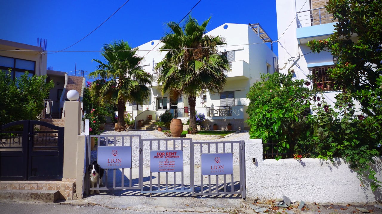 Außenansicht Lion-Suites Kalyves