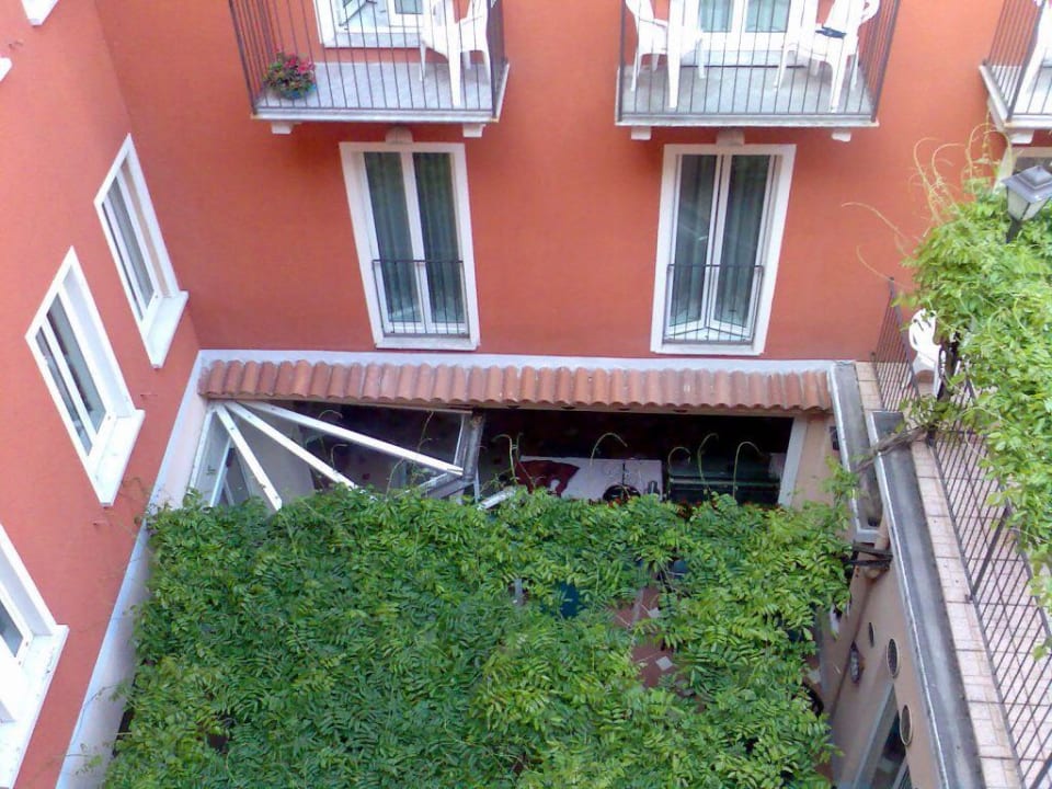 Blick in den Innenhof Hotel Moderno