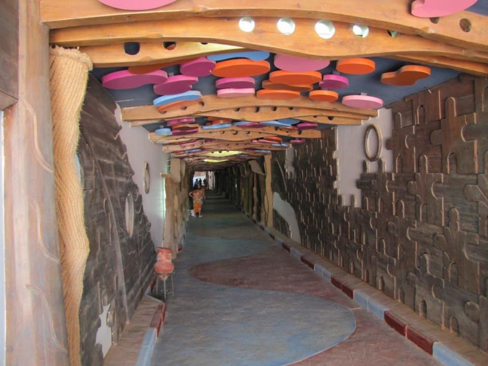 Przejście podziemne do części Rehana Sharm 4* Rehana Royal Beach Resort Aqua Park & Spa