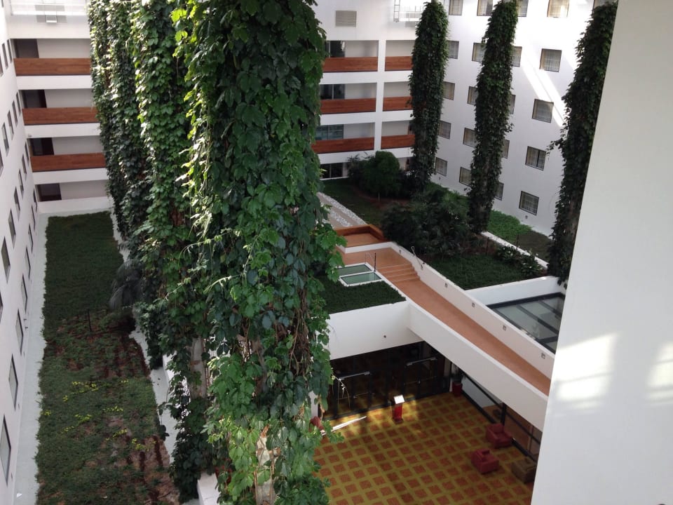 Giardino interno Hotel Courtyard by Marriott Prague Airport