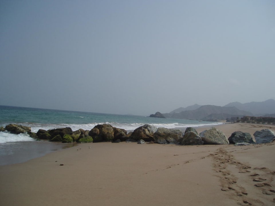 Gepflegter Hotel-Strand Hotel Le Meridien Al Aqah Beach Resort