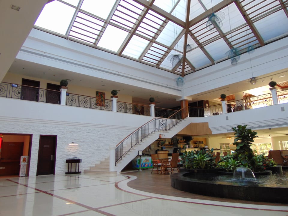 Lobby Fujairah Rotana Resort & Spa