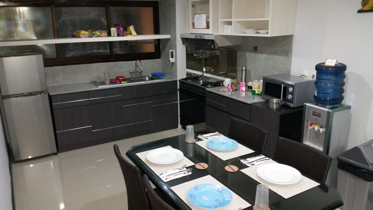 Küchenbereich im Wohnzimmer Prime Plaza Suites Sanur - Bali