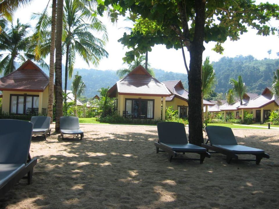 Beachfront Bungalow Hotel Nang Thong Beach Resort 2