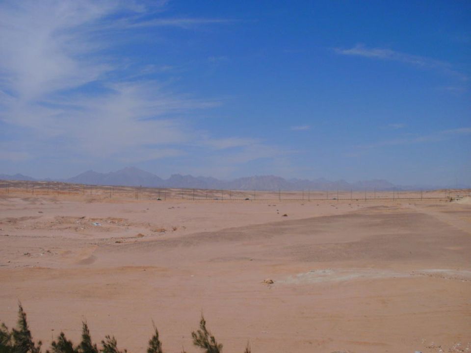 Ausblick vom Hoteldach in die Wüste Pickalbatros Aqua Vista Resort - Hurghada
